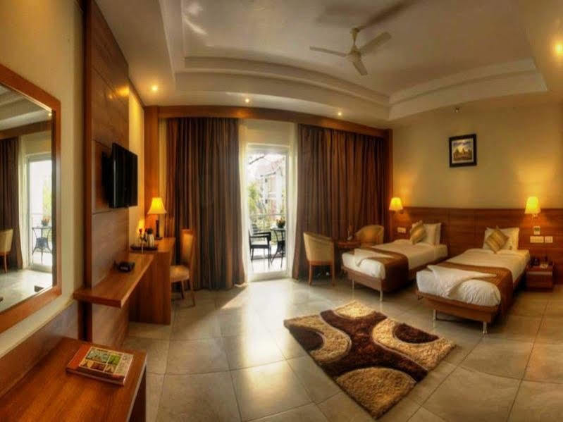 Hotel Le Ruchi The Prince Mysore Bagian luar foto