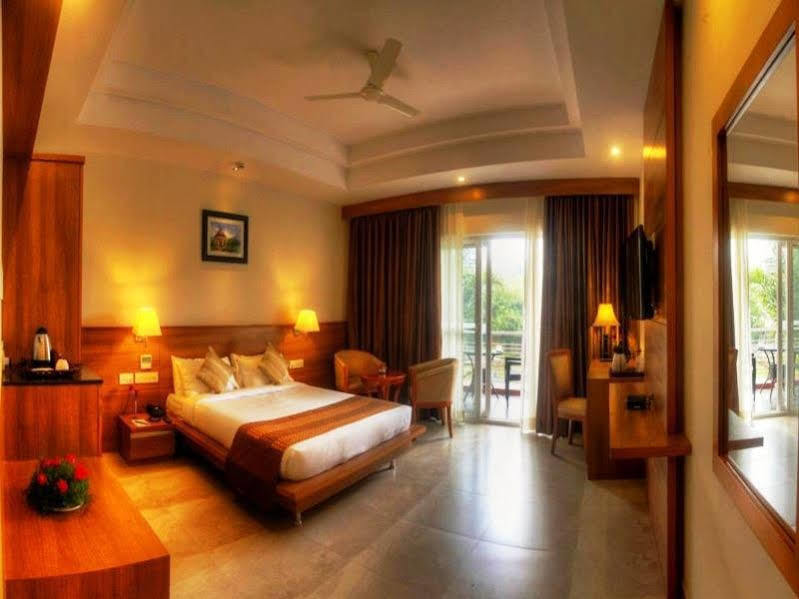 Hotel Le Ruchi The Prince Mysore Bagian luar foto